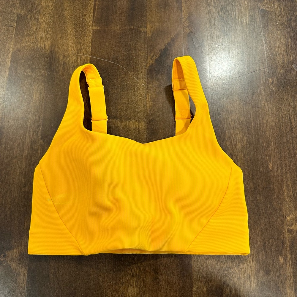 Ribbed Train Bra *Medium
Support C/D Cups
Colour: Clementine
Size: 4